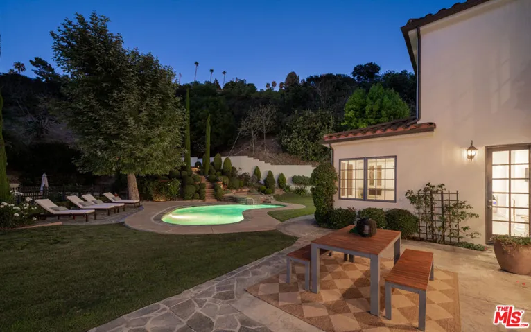 3686 Benedict Canyon Lane, Sherman Oaks, California 91423