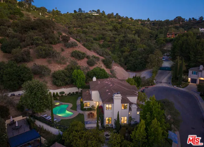3686 Benedict Canyon Lane, Sherman Oaks, California 91423