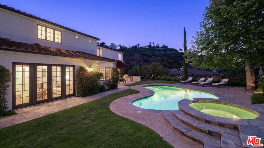 3686 Benedict Canyon Lane, Sherman Oaks, California 91423