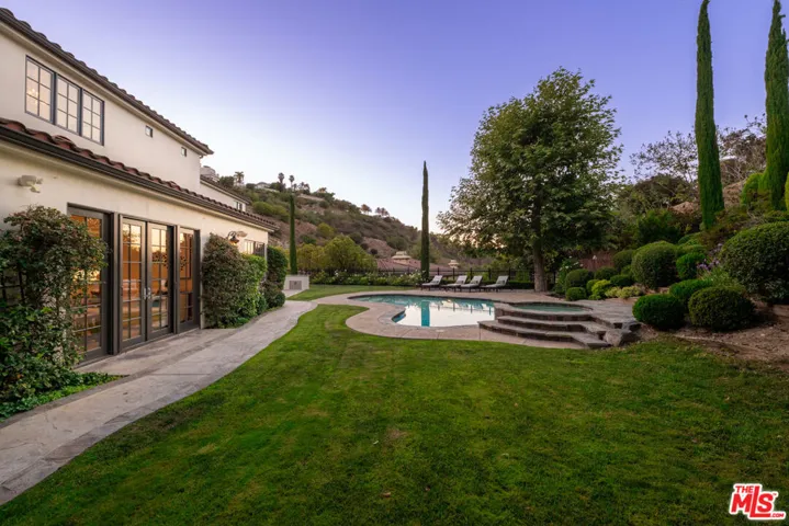3686 Benedict Canyon Lane, Sherman Oaks, California 91423