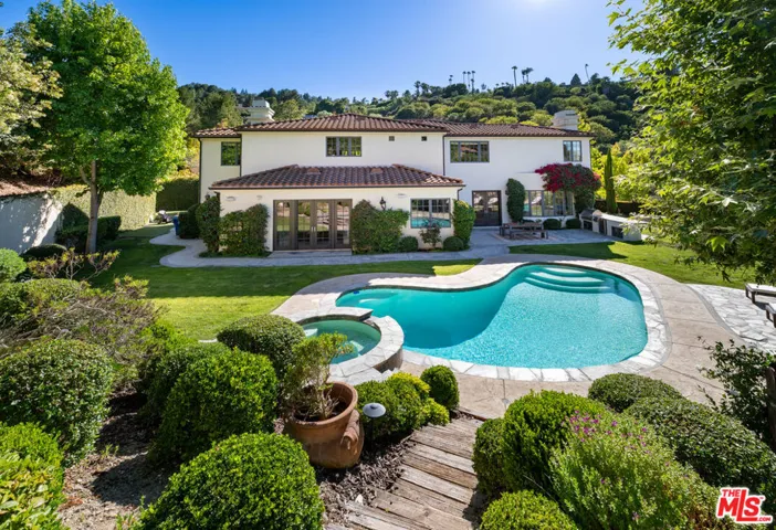 3686 Benedict Canyon Lane, Sherman Oaks, California 91423
