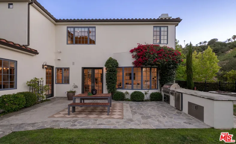 3686 Benedict Canyon Lane, Sherman Oaks, California 91423
