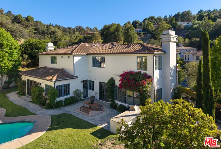 3686 Benedict Canyon Lane, Sherman Oaks, California 91423