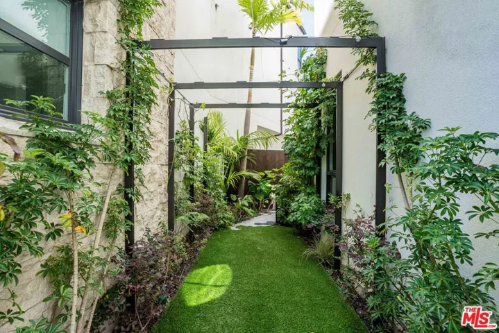 12646 W Seacoast Place, Los Angeles, California 90094