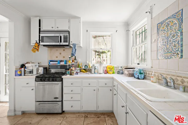 6104 Winans Drive, Los Angeles, California 90068