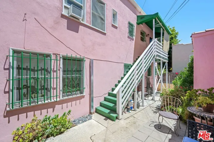 6104 Winans Drive, Los Angeles, California 90068