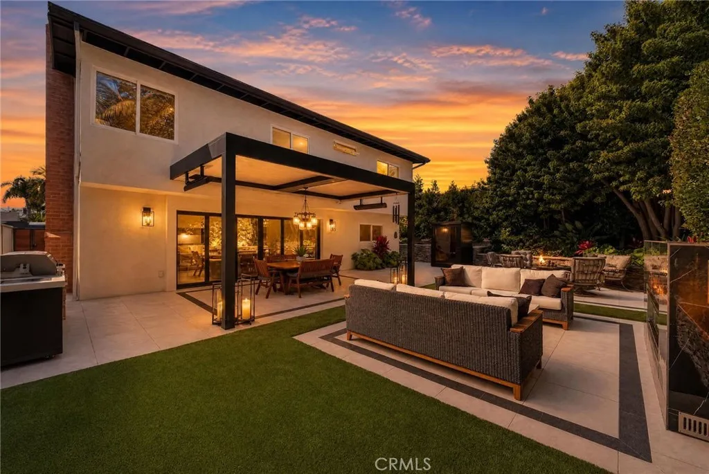 33052 Santiago Dr