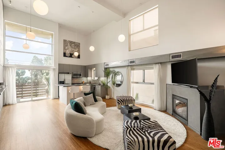 7062 Hawthorn Avenue 203, Los Angeles, California 90028