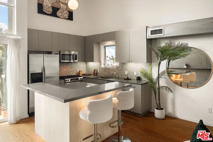 7062 Hawthorn Avenue 203, Los Angeles, California 90028