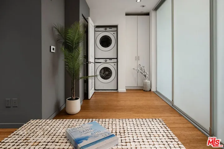 7062 Hawthorn Avenue 203, Los Angeles, California 90028