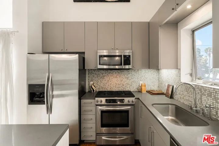 7062 Hawthorn Avenue 203, Los Angeles, California 90028