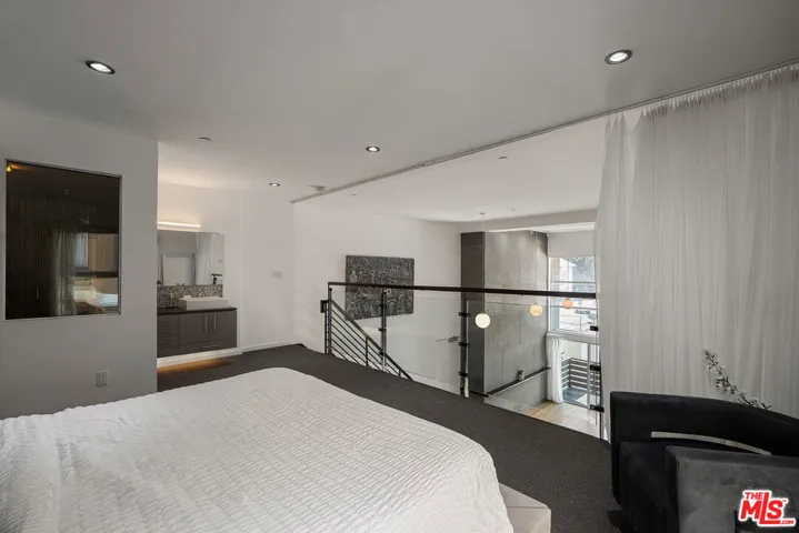 7062 Hawthorn Avenue 203, Los Angeles, California 90028