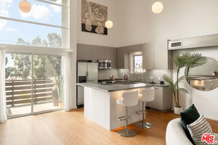 7062 Hawthorn Avenue 203, Los Angeles, California 90028