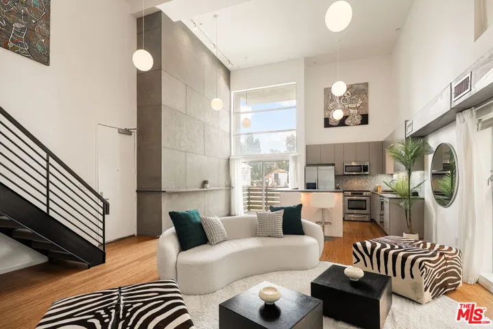 7062 Hawthorn Avenue 203, Los Angeles, California 90028