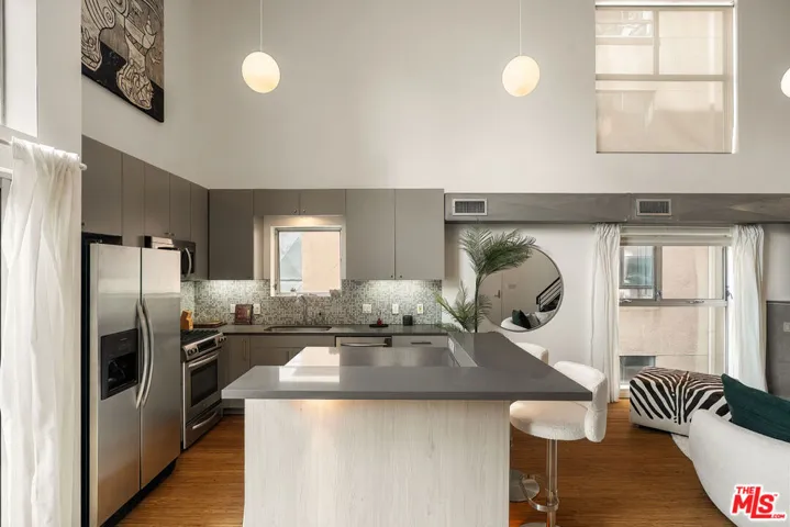 7062 Hawthorn Avenue 203, Los Angeles, California 90028