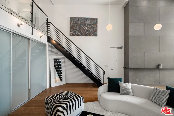 7062 Hawthorn Avenue 203, Los Angeles, California 90028