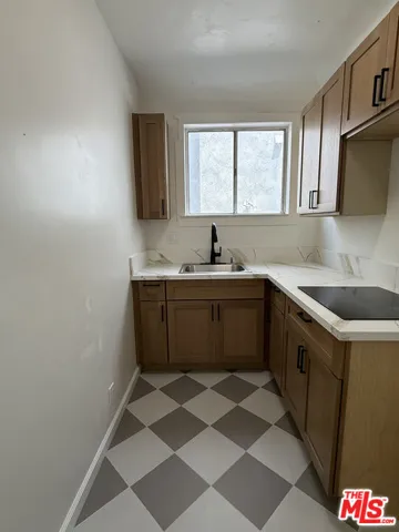 44 Rose Avenue, Los Angeles, California 90291