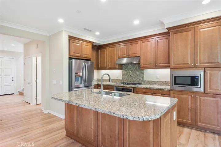71 Brindisi, Irvine, California 92618