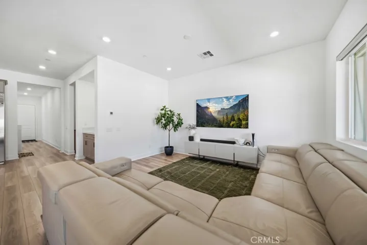 29566 Camino Azar, Valencia, California 91354