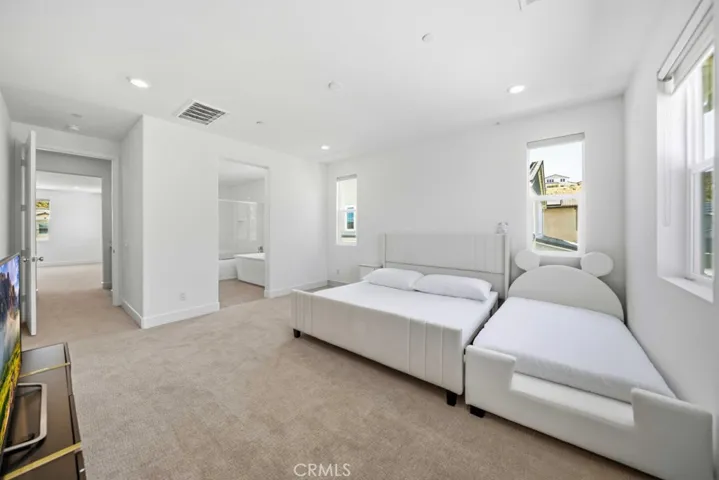 29566 Camino Azar, Valencia, California 91354