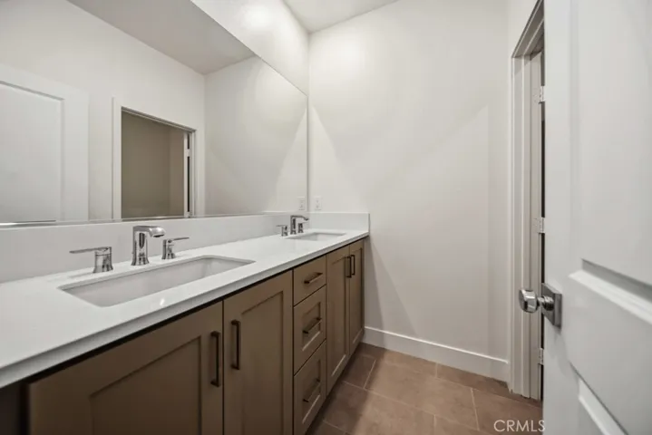 29566 Camino Azar, Valencia, California 91354
