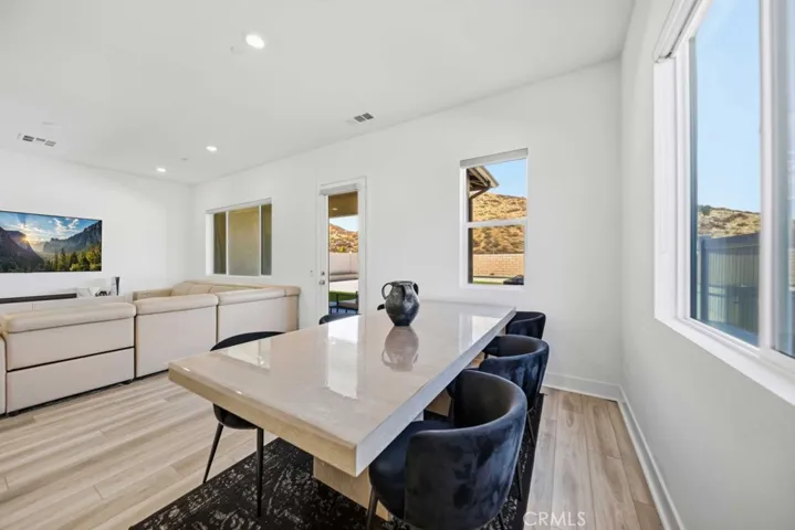 29566 Camino Azar, Valencia, California 91354