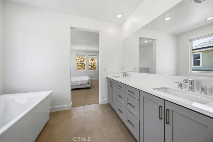 29566 Camino Azar, Valencia, California 91354