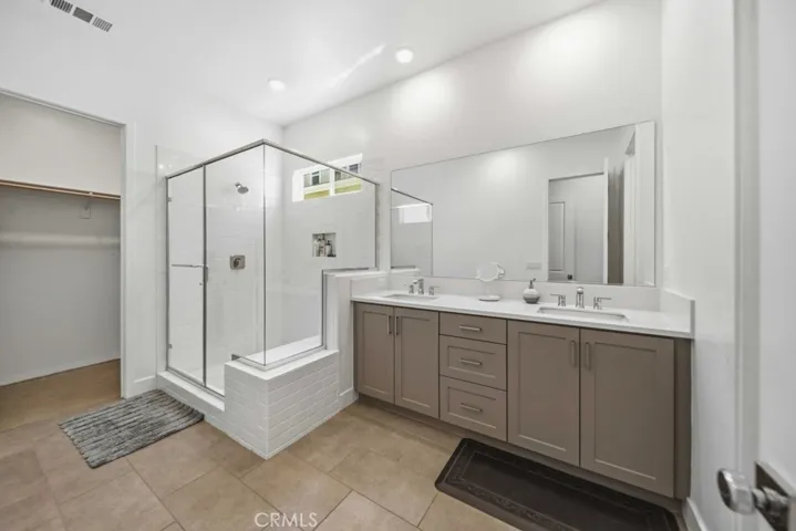 29566 Camino Azar, Valencia, California 91354