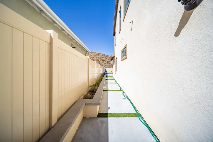 29566 Camino Azar, Valencia, California 91354