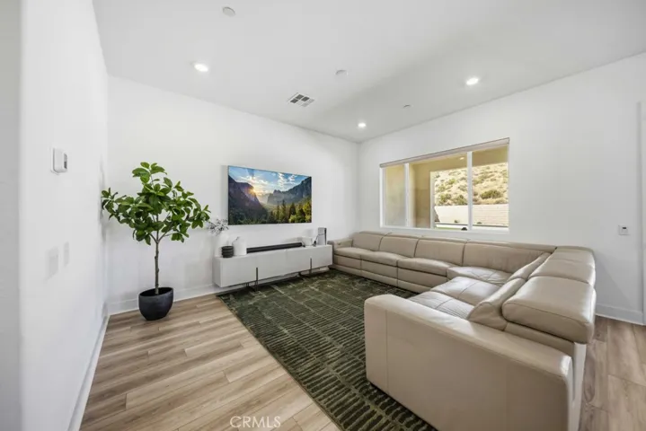 29566 Camino Azar, Valencia, California 91354