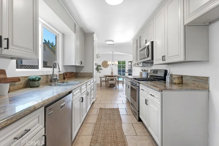 6727 Kentland, West Hills, California 91307
