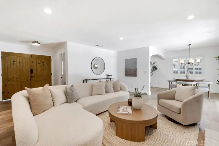 6727 Kentland, West Hills, California 91307