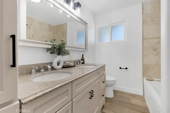 6727 Kentland, West Hills, California 91307