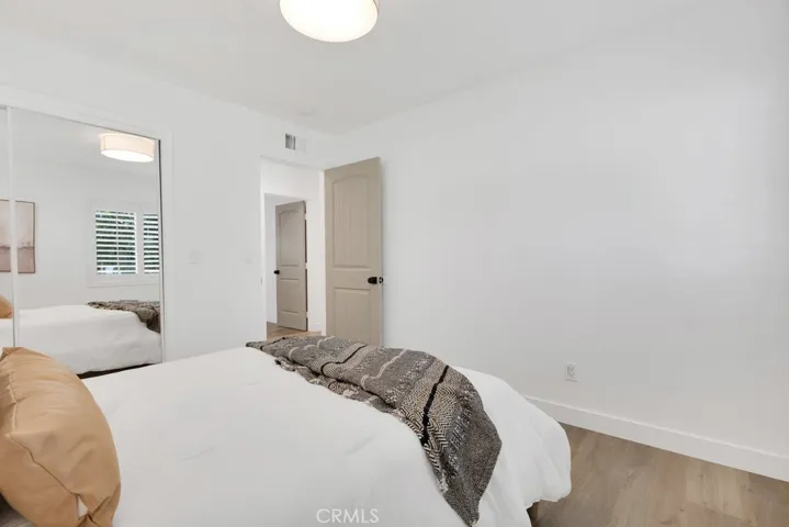 6727 Kentland, West Hills, California 91307