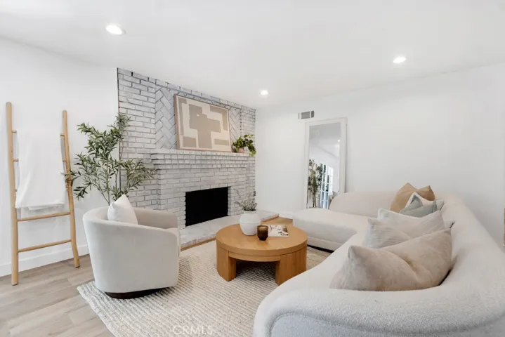 6727 Kentland, West Hills, California 91307