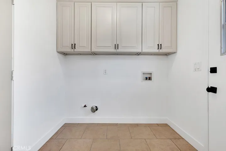 6727 Kentland, West Hills, California 91307