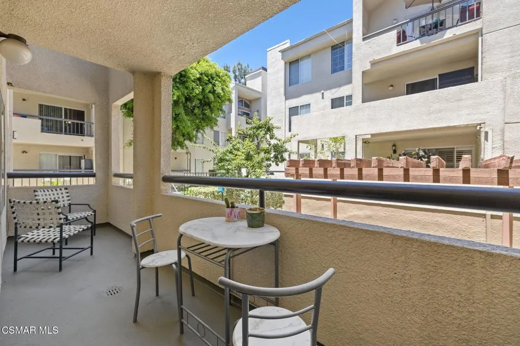 5530 Owensmouth Avenue 114, Woodland Hills, California 91367 — photo 4