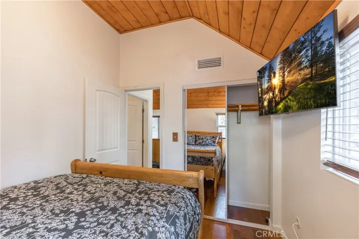 308 Cedarbrook Drive, Twin Peaks, California 92391