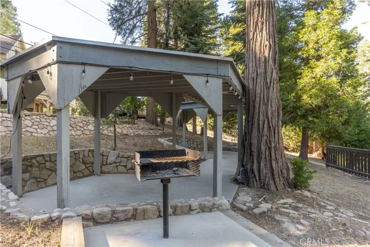 308 Cedarbrook Drive, Twin Peaks, California 92391