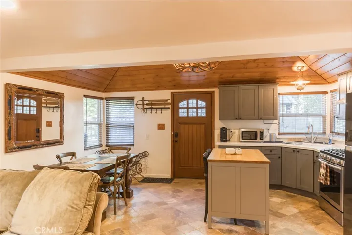 308 Cedarbrook Drive, Twin Peaks, California 92391
