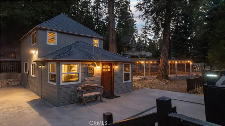 308 Cedarbrook Drive, Twin Peaks, California 92391