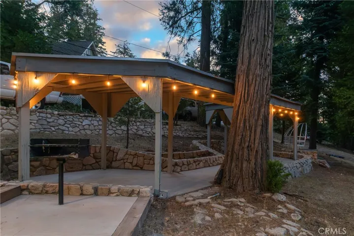 308 Cedarbrook Drive, Twin Peaks, California 92391