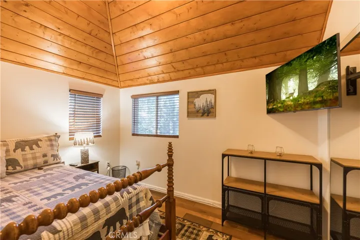 308 Cedarbrook Drive, Twin Peaks, California 92391
