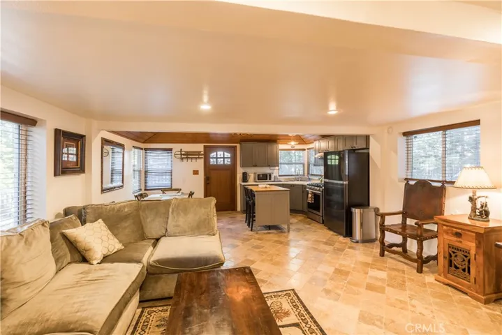 308 Cedarbrook Drive, Twin Peaks, California 92391
