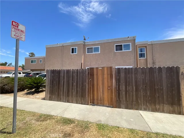 201 Joliet Avenue B, Huntington Beach, California 92648