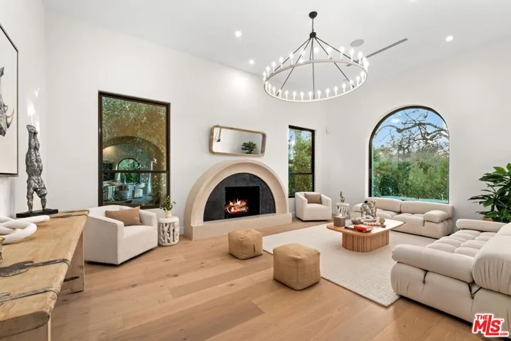 100 S La Jolla Avenue, Los Angeles, California 90048
