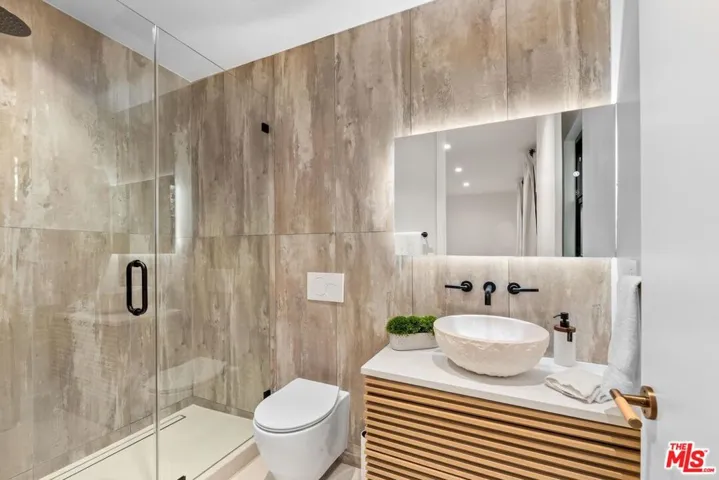 100 S La Jolla Avenue, Los Angeles, California 90048