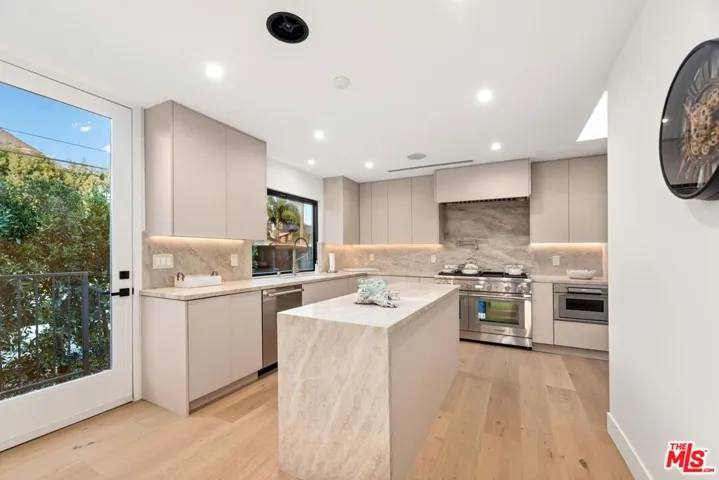 100 S La Jolla Avenue, Los Angeles, California 90048