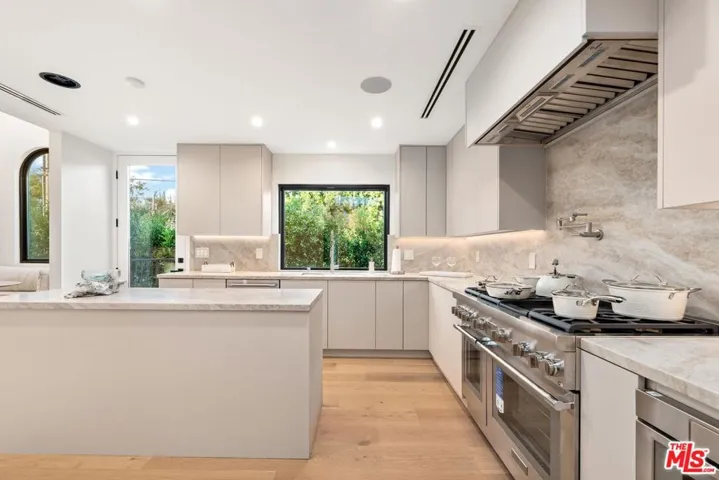 100 S La Jolla Avenue, Los Angeles, California 90048
