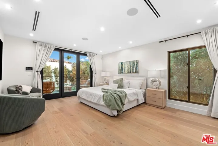 100 S La Jolla Avenue, Los Angeles, California 90048